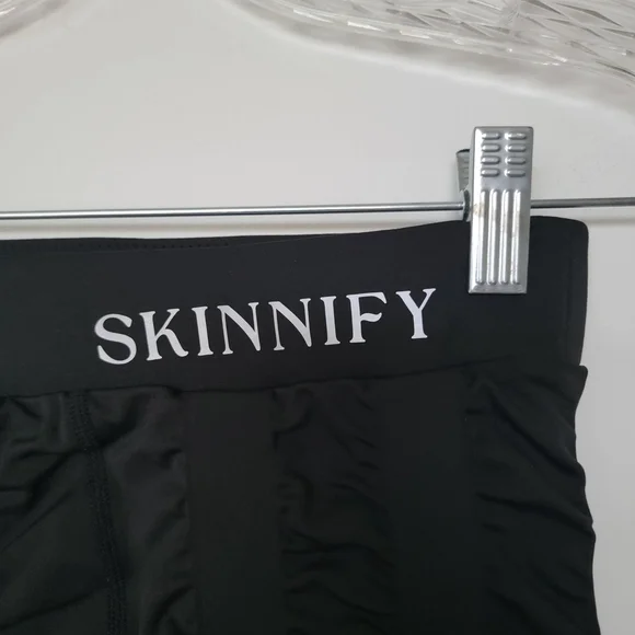 SKINNIFY Women's Black Ruffled Leggings - Picture 5 of 9